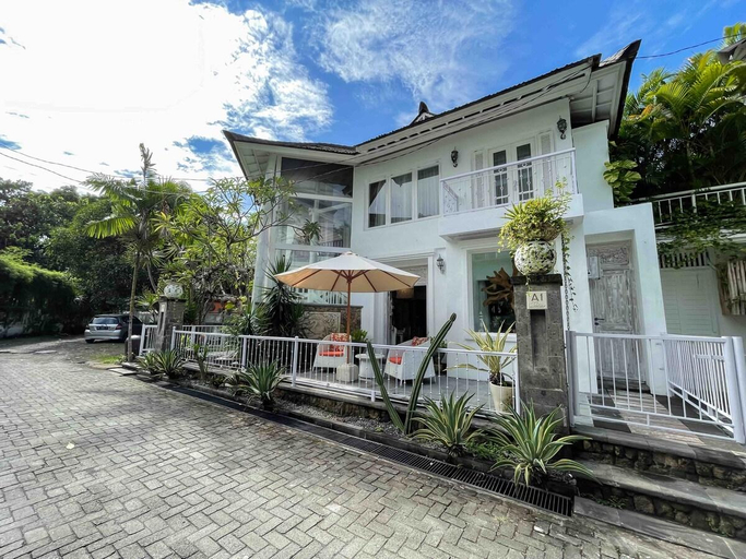 Exterior & Views 1, Villa Putih, Beach House 150m to Berawa beach!, Badung