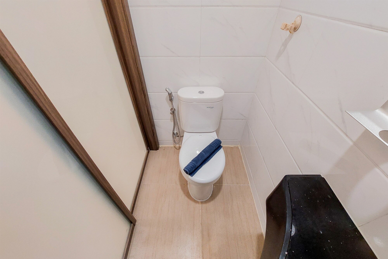 Bathroom 5, Functional Studio at Sky House BSD Apartment near AEON Mall By Travelio, South Tangerang