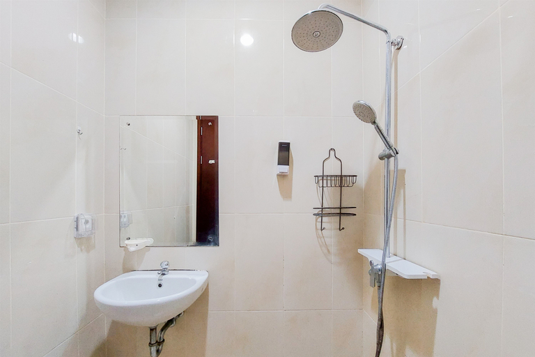 Bathroom, Wonderful and Cozy Designed 2BR at Asatti Apartment By Travelio, South Tangerang
