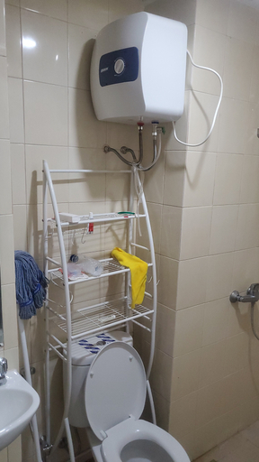 Bathroom, Apartment Vidaview Brentsville Tower 12, Makassar