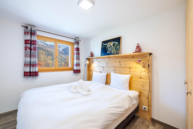 Bedroom 3, Chalet Amerhone - Luxury Chalet With Jacuzzi, Martigny
