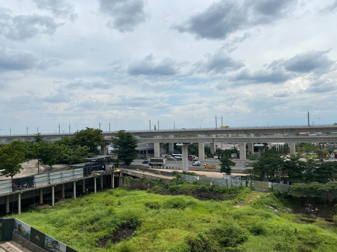 Exterior & Views 5, Fancy Studio Apartment at Gateway Park LRT City Bekasi By Travelio, Bekasi