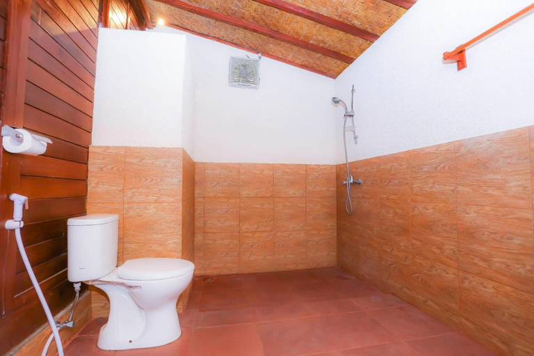 Bathroom 5, D'Padang Homestay, Badung