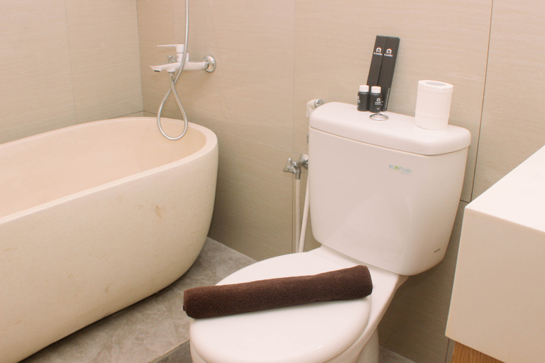 Bedroom 4, Cozy Studio Apartment at Orange County By Travelio, Cikarang
