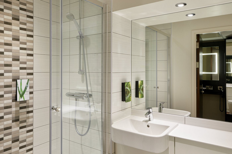 Bathroom 4, Premier Inn Heathrow Airport - M4/J4, London