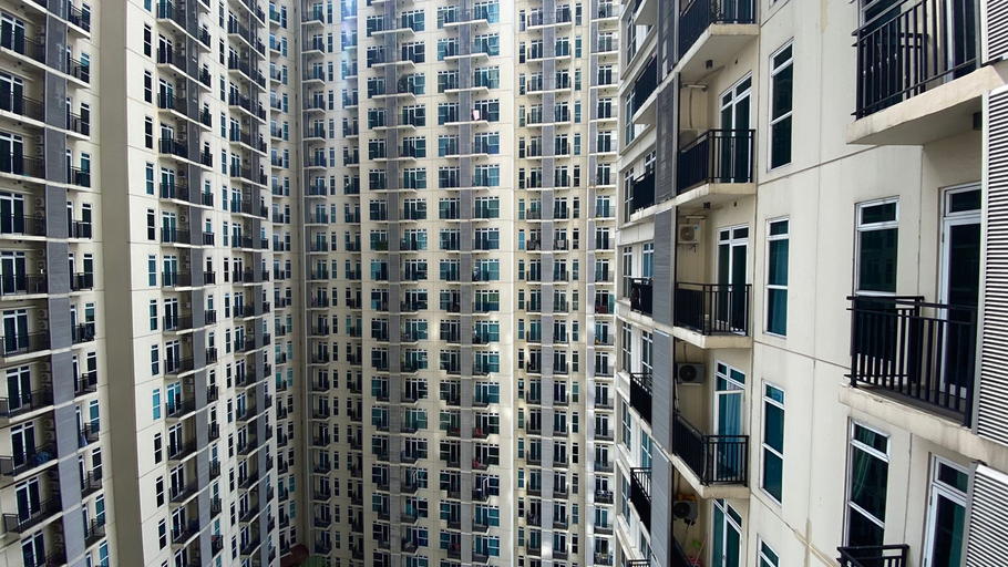 Exterior & Views 3, Restful and Comfy Studio Puri Orchard Apartment By Travelio, West Jakarta