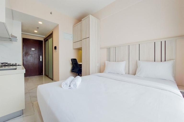 Bedroom 2, Cozy Design Studio at 21st Floor Sky House BSD Apartment By Travelio, South Tangerang