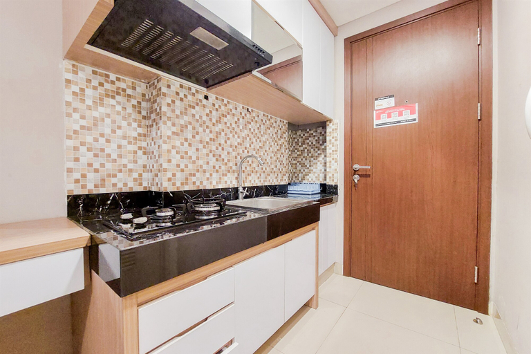 Others 4, Cozy with Modern Design Studio Parkland Avenue Apartment By Travelio, Tangerang Selatan