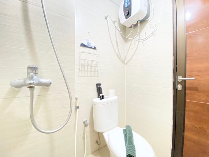 Bathroom 5, Strategic 2BR Apartment at Gateway Pasteur By Travelio, Bandung