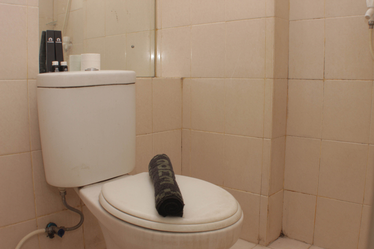 Bathroom 5, Fancy and Nice Studio at Green Palace Kalibata Apartment By Travelio, Jakarta Selatan