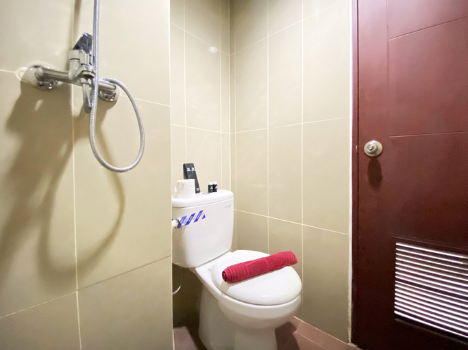 Bathroom 3, Cozy Stay Studio at Taman Melati Jatinangor Apartment By Travelio, Sumedang