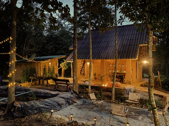 Wangpoopai Farmstay - Pu Boon Earth House, Wang Num Khiaw