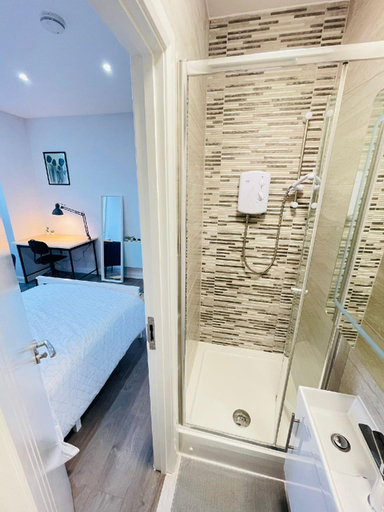 Bedroom 2, Hawkwood Serviced Apartments, London
