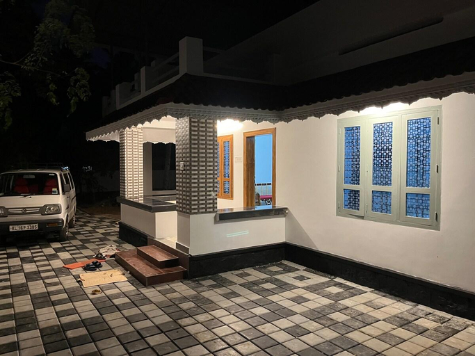 Exterior & Views