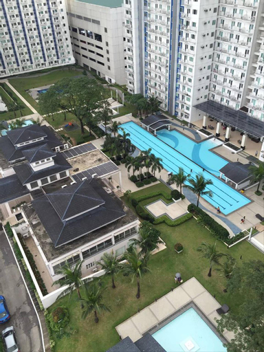 Netflix, PS4, Pool, & Balcony 1-Bedroom Condo, Quezon City