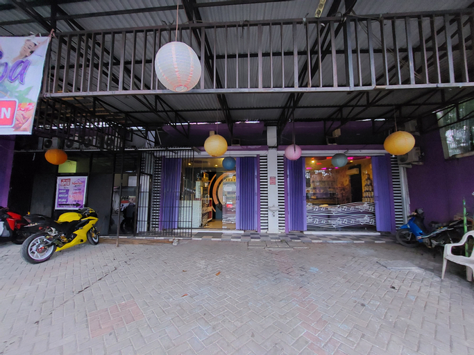 Exterior & Views 2, OYO 92040 Superstar Kost Dan Homestay, Tomohon