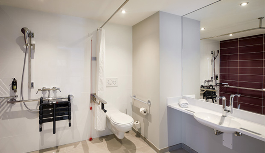 Bathroom 5, Premier Inn Stuttgart Feuerbach, Stuttgart