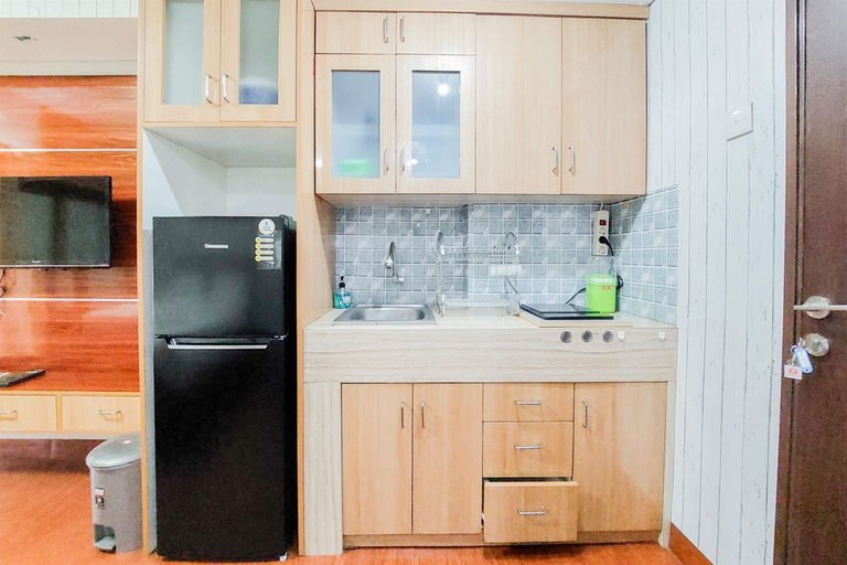 Others 2, Good and Clean Studio Room Serpong Greenview Apartment By Travelio, Tangerang Selatan