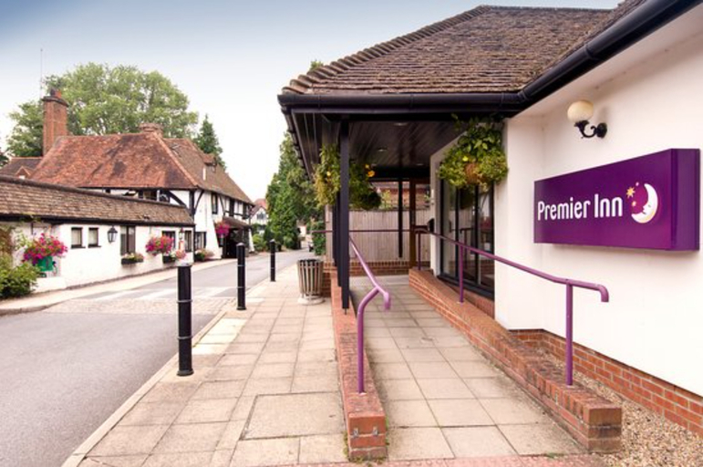 Exterior & Views 2, Premier Inn Redhill Reigate, Surrey