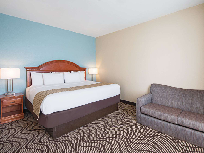 Bedroom 2, La Quinta Inn & Suites by Wyndham Mathis, San Patricio