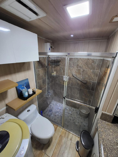 Bedroom 3, Breezy, rustic 3 Bedroom Condo on the 22nd floor, Taguig