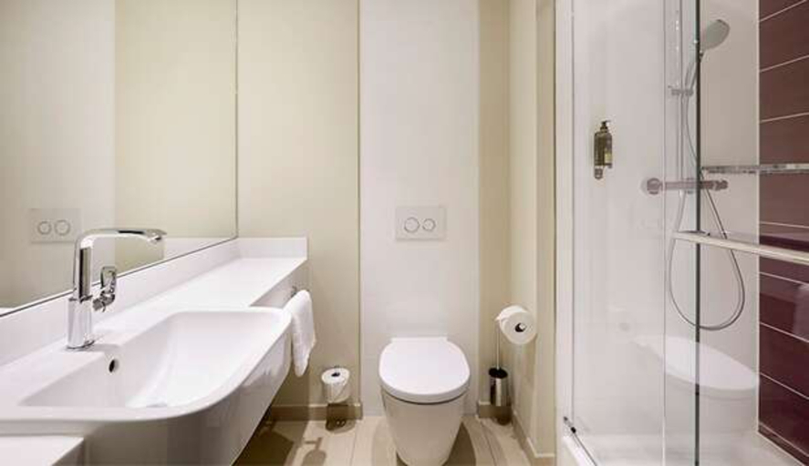 Bathroom 3, Premier Inn Pontypool, Torfaen
