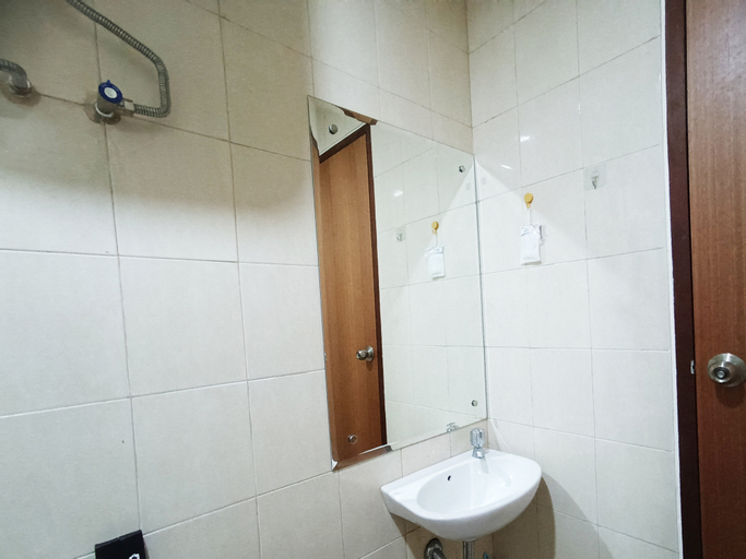 Bedroom 5, Comfort 2BR at 28th Floor Vida View Makassar Apartment By Travelio, Makassar
