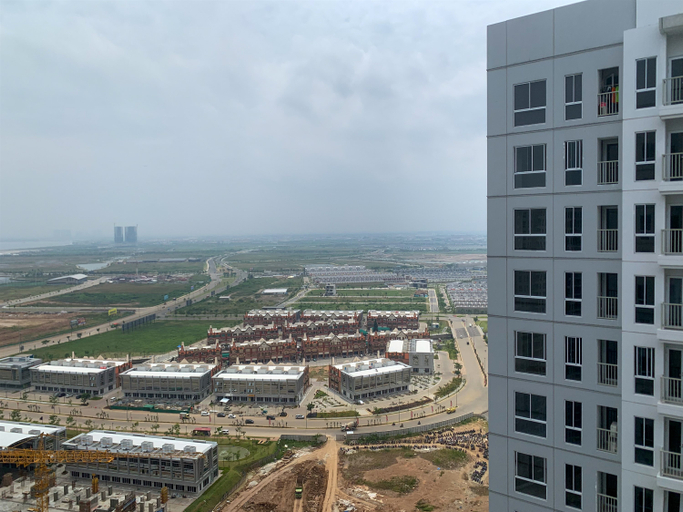Exterior & Views 2, Comfy Living Studio at Tokyo Riverside PIK 2 Apartment By Travelio, Tangerang