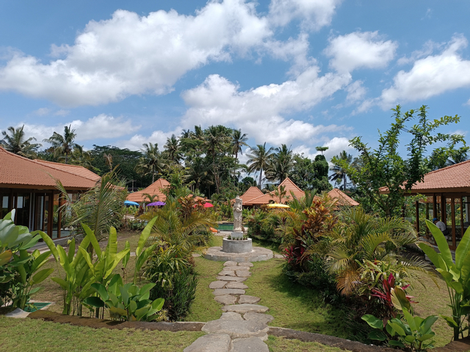 Exterior & Views 9