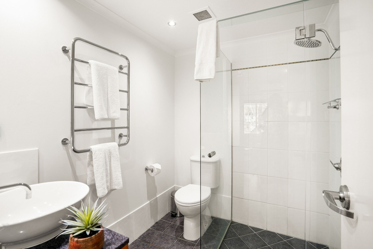 Bathroom 4, Belle Escapes - Oceanview Suite Alamanda Beachfront Resort "88", Cairns