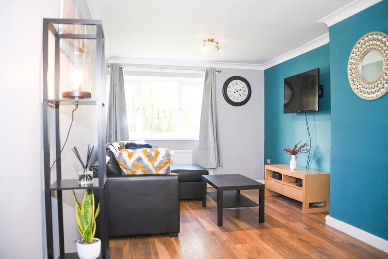 Others 5, Comfy and Cheerful 3-bedroom home in West Midlands, Walsall