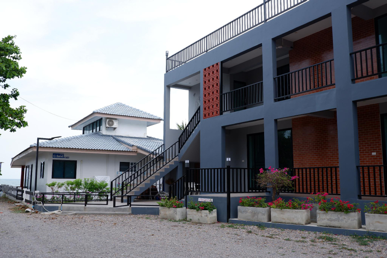 Exterior & Views 20