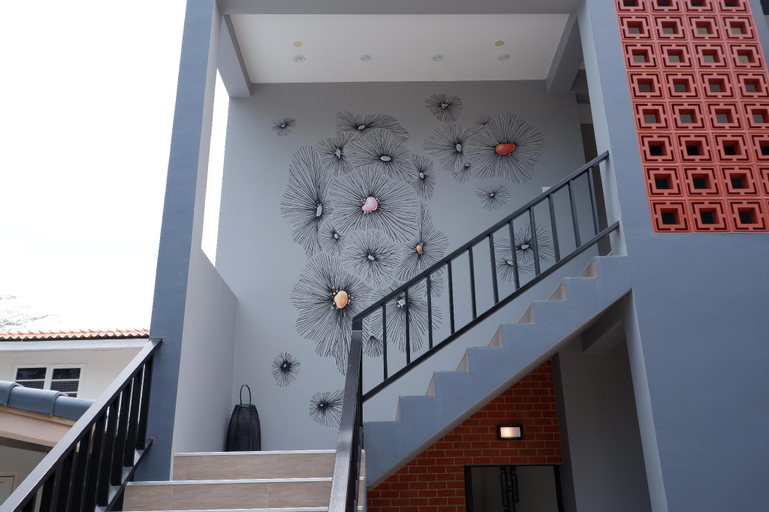 Exterior & Views 18