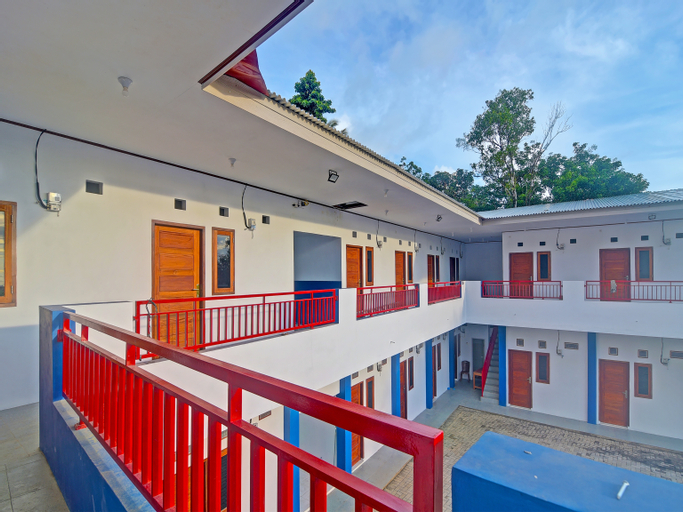 Exterior & Views 2, SPOT ON 91995 Cvictory Inn, Manado