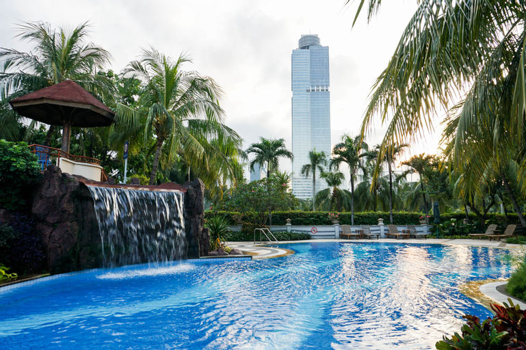 Sport & Beauty, Comfortable and Spacious 3BR Puri Casablanca Apartment By Travelio, South Jakarta