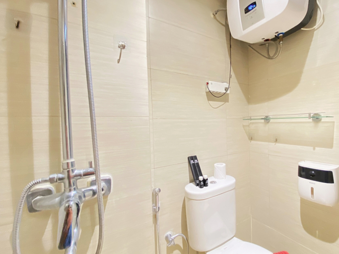 Bathroom 5, Comfort Designed 1BR Apartment at Gateway Pasteur By Travelio, Bandung