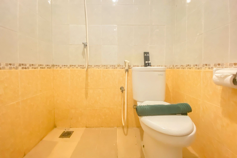 Bedroom 5, Nice and Homey 2BR at Grand Palace Kemayoran Apartment By Travelio, Central Jakarta