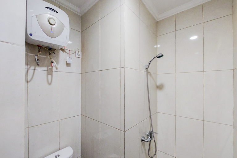 Bathroom 5, Comfort 2BR at Asatti Apartment By Travelio, Tangerang Selatan