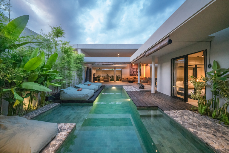 Exterior & Views, Villa Wiraja 1: Modern 4 BR Villa in Berawa, Badung
