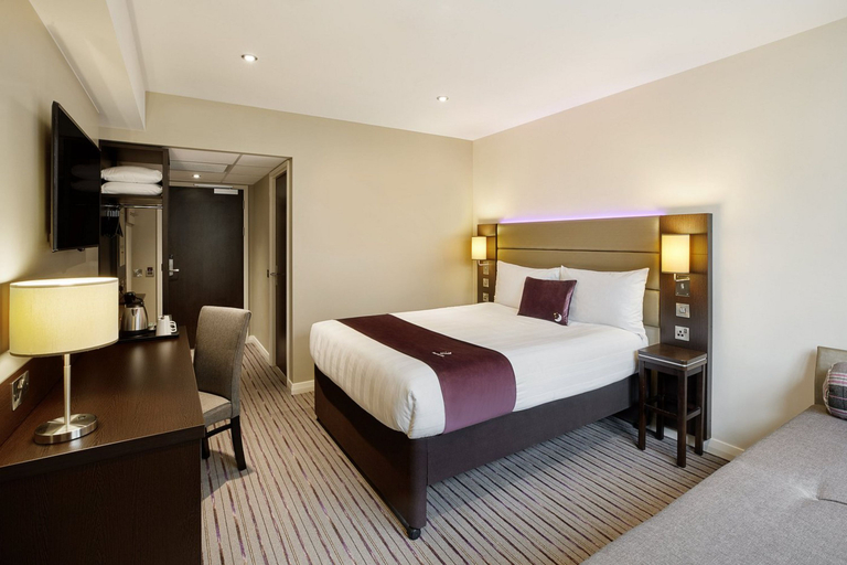 Bedroom 2, Premier Inn Kettering, Northamptonshire