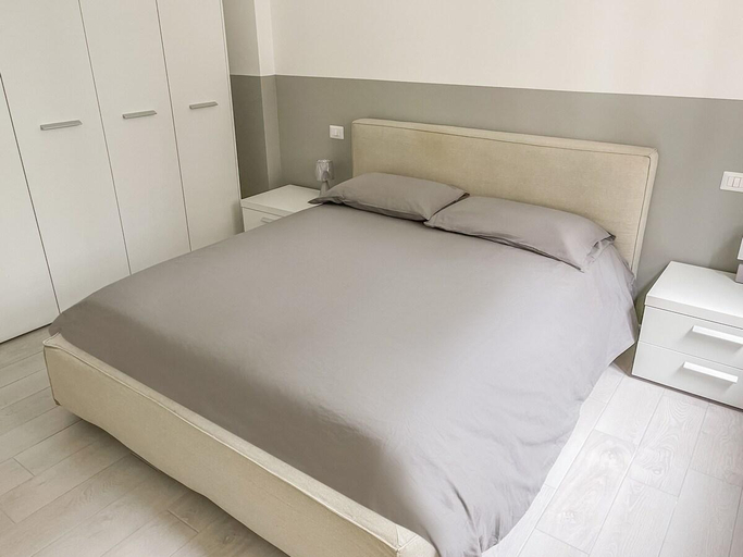 Others 3, BNB Capital Milano Moscova - White, Milano
