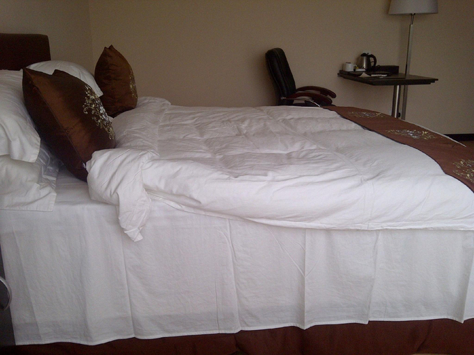 2, Grand Central Hotel Kano, Gezawa