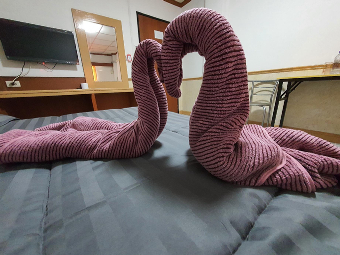 Bedroom 2, White orchid hotel and homestay @ Bua yai, Bua Yai