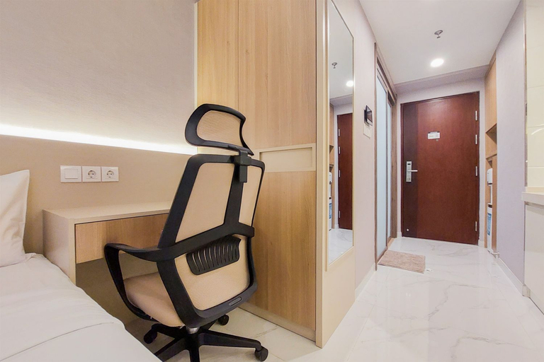Bedroom 3, Scenic Designed and Comfy Studio at Sky House BSD Apartment By Travelio, Tangerang Selatan