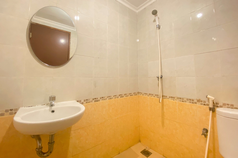 Bedroom 4, Nice and Homey 2BR at Grand Palace Kemayoran Apartment By Travelio, Central Jakarta