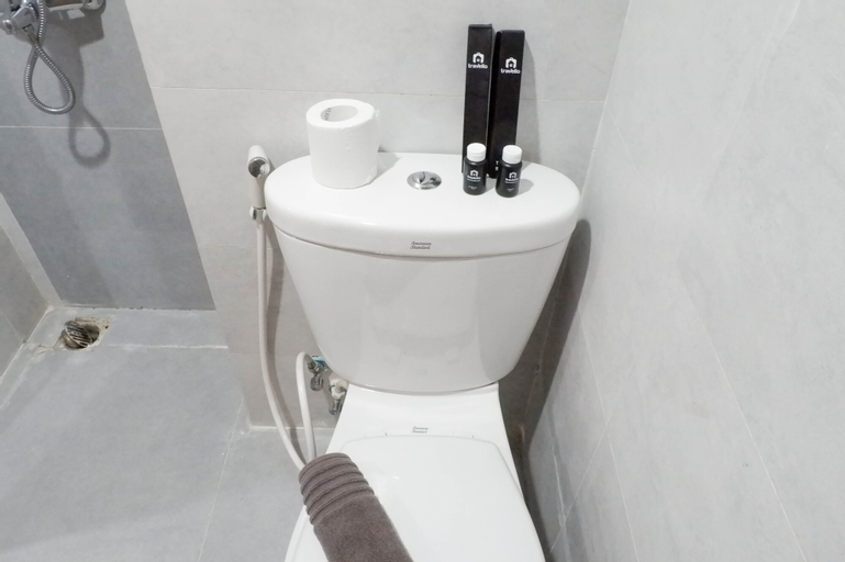 Bedroom 2, Modern and Best View Studio Apartment at Taman Melati Surabaya By Travelio, Surabaya