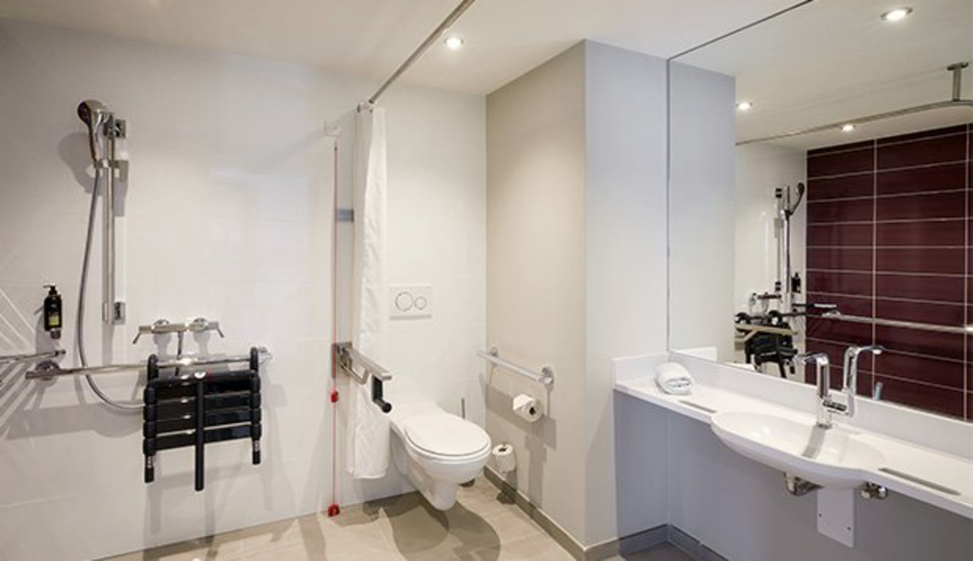 Bathroom 5, Premier Inn Saarbruecken City Congresshalle, Regionalverband Saarbrücken