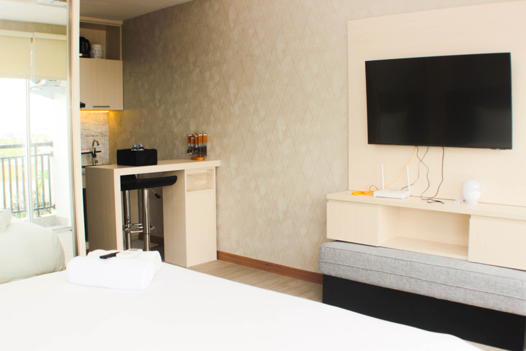 Bedroom 2, Stunning and Comfy Studio at Thamrin District Apartment By Travelio, Bekasi