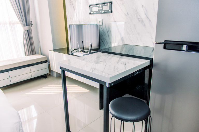 Others 3, Comfy and Warm Studio Room at Silk Town Apartment By Travelio, Tangerang