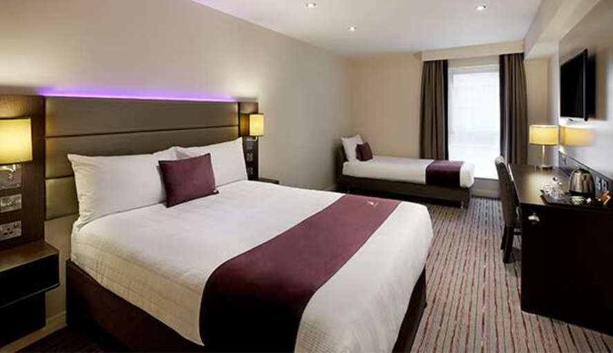 Bedroom 2, Premier Inn Pontypool, Torfaen